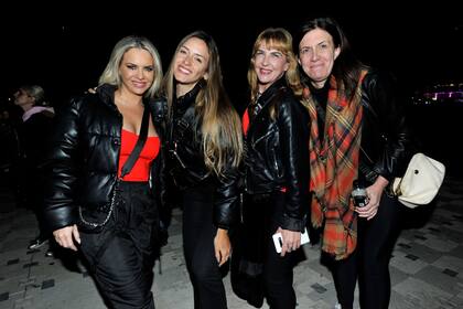 Alejandra Maglietti, Lola Cordero y amigas, muy divertidas en la previa del show de Dua Lipa