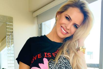 Alejandra Maglietti recibió un divertido regalo por su cumpleaños