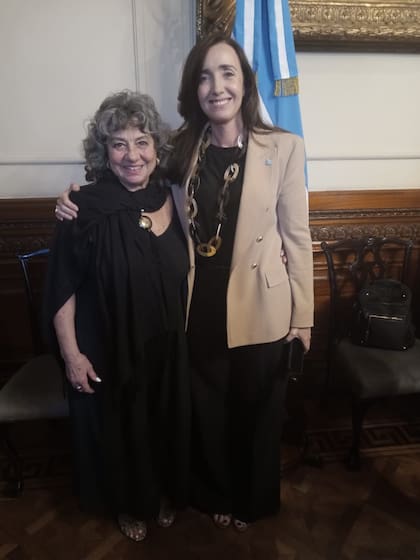 Alejandra Massaferro y Victoria Villarruel