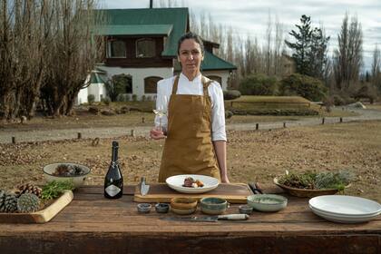 Alejandra Repetto cocina desde hace casi 20 años en una estancia de El Calafate y tiene a cargo el restaurante El Alambique.