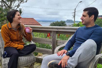 Alejandra Rosa y Francisco Cristiano en Kristiansund, la ciudad insular Noruega a la que emigraron buscando paz y tranquilidad