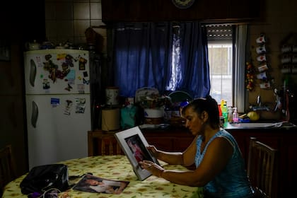 Alejandra Valenzuela, madre de Salomé, en su casa de San Miguel: "Mi familia éramos Salo, mi mamá y yo"