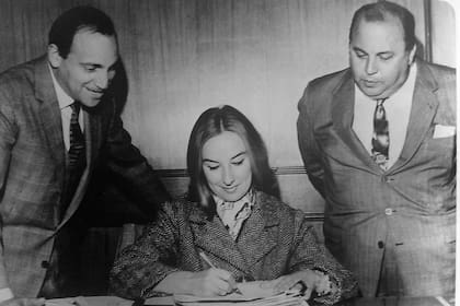 Mirtha Legrand firma su contrato con Canal 9