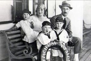 Alejandro Bustillo con su esposa Blanca Ayerza y algunos de sus hijos.