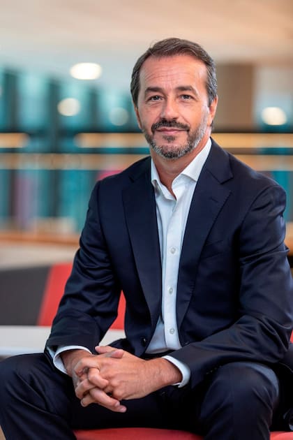 Alejandro Butti es ingeniero industrial, egresado de la Universidad de Buenos Aires y tiene un máster en Administración de Empresas del IAE