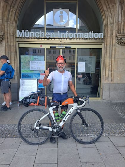 Alejandro Carcano en una parada en Munich, Alemania
