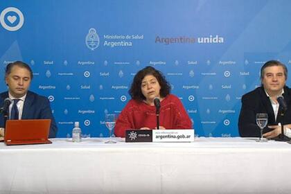 Alejandro Costa, Carla Vizzotti y Juan Manuel Castelli, durante una transmisión del informe epidemiológico.