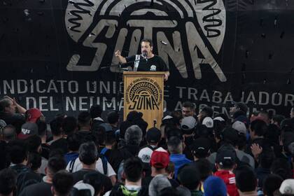 Alejandro Crespo, titular del Sindicato del Neumático, amenaza con activar un paro por tiempo indeterminado en el sector, golpeado por la apertura de las importaciones