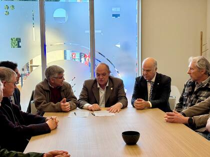 Alejandro de La Tour, presidente de Hereford, Nicolás, Bronzovich, presidente del INTA; Sergio Iraeta, secretario de Agricultura