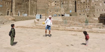 Alejandro describe sus días en Antigua de Saná como una mezcla de adrenalina, miedo y aprendizaje.
