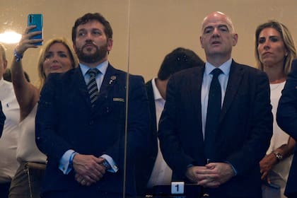 Alejandro Domínguez, presidente de la Conmebol, y Gianni Infantino, titular de la FIFA