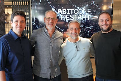Alejandro Estrin, country manager para la Argentina de OKX; Ariel Scaliter, cofundador de Agrotoken; Rodolfo Andragnes, fundador de Labitconf y de la ONG Bitcoin Argentina; y Julián Colombo, country manager en el país de Bitso