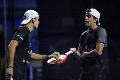 Alejandro Galán y Juan Lebrón, en un debate antes de un punto