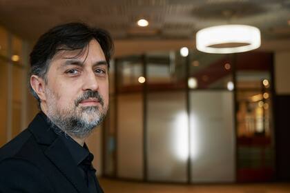 Alejandro Galliano, autor de La máquina ingobernable (El Gato y la Caja)