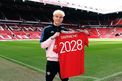 Alejandro Garnacho renovó su vinculo con el Manchester United hasta el 2028