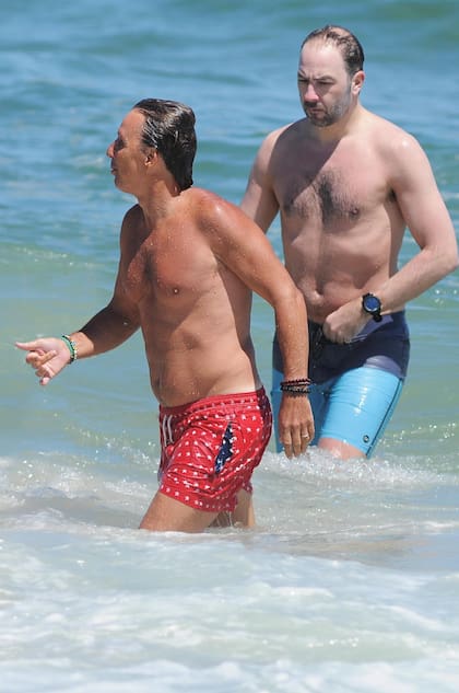 Alejandro Gravier es reconocido por ser un gran anfitrión. En la foto se lo ve en el mar de Bikini, con su amigo y huésped, el príncipe Dushan de Yugoslavia.
