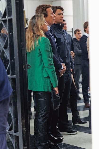 Alejandro
Gravier y su
hijo Tiziano. Junto a ellos, Solange Monpelat