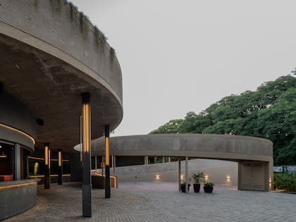 Alejandro Ha, director de obra y arquitecto de la FADU, quien terminó de desarrollar la rampa y la subida a la terraza.