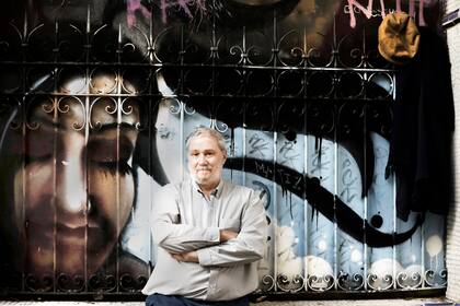 Alejandro Katz
Desde hace casi tres décadas es profesor de la Universidad Nacional de Buenos Aires, lo que le permite transmitir con espíritu docente su análisis de la realidad.