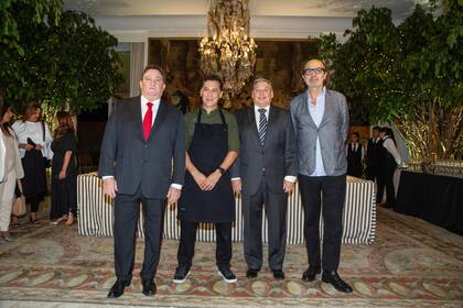 Alejandro Macfarlane, Martín Rebaudino de Roux, el embajador Carlos Enciso Christiansen y Martín Pitaluga, de La Huella