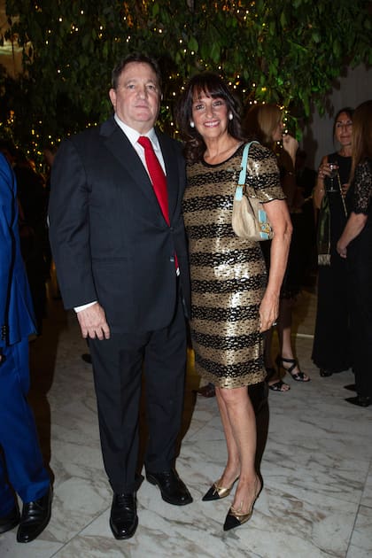 Alejandro Macfarlane, presidente de Fundación Hospital de Clínicas, y María Podestá