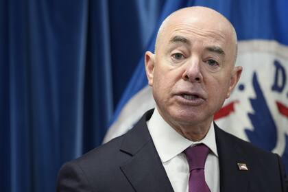 Alejandro Mayorkas negó que la istración Biden no hiciera lo suficiente para aliviar la crisis migratoria en Nueva York