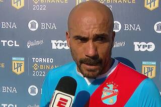 El arquero de Arsenal fue figura, su equipo ganó 1-0 y se desquitó con el DT rival: la frase que desató la furia