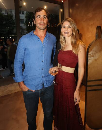 Alejandro Novillo Astrada y Rosario Oyhanarte en la presentación de su cuñada