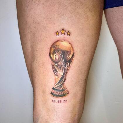 Alejandro "Papu" Gómez se tatuó la Copa del Mundo