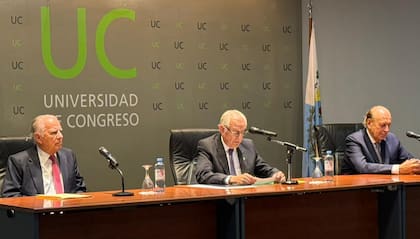 Alejandro Pedro Bulgheroni recibe el Doctor Honoris Causa de la Universidad de Congreso por su contribución al desarrollo energético y su compromiso social