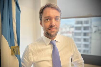 Alejandro Prina es un estudioso y divulgador de hechos y personajes de la Segunda Guerra Mundial y vuelca sus conocimientos en su cuenta de Instagram @segundaguerramundial_oficial