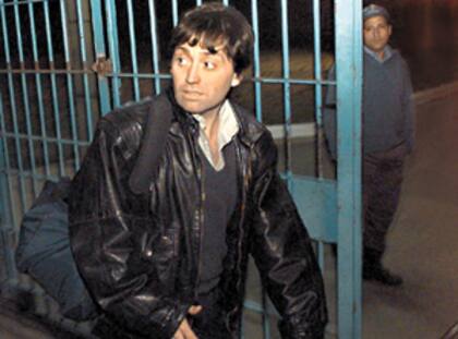 Alejandro Puccio cuando regresaba a la cárcel tras una salida laboral a comienzos de los 2000