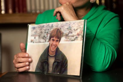 Alejandro Rodríguez Cernadas fue mortalmente baleado cuando estaba en el techo de la casa de su padre