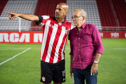 Alejandro Sabella en la presentación de la camiseta de estudiantes en enero de este ano.