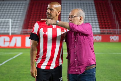 Alejandro Sabella en la presentación de la camiseta de Estudiantes