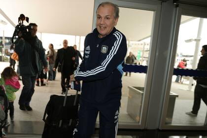 Alejandro Sabella momentos antes de partir a Calcuta, el 27 de agosto de 2011