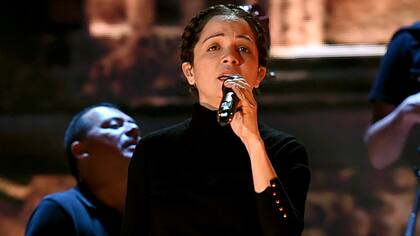 Alejandro Sanz, Carlos Vives, Alejandro Fernández, Natalia Lafourcade y René Pérez, durante sus ensayos antes de la ceremonia de los premios Grammy latinos