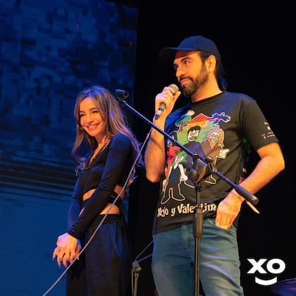 Alejandro Szykula y Brenda Asnicar en el evento por los 20 años de Alejo y Valentina (Foto: Flixxo)