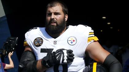 Alejandro Villanueva cantó el himno en la salida del túnel