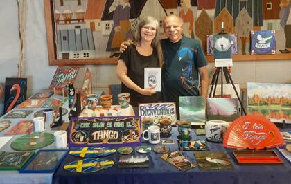 Alejandro y Astrid, junto a su arte