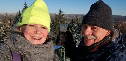 Alejandro y Astrid viven en los bosques suecos