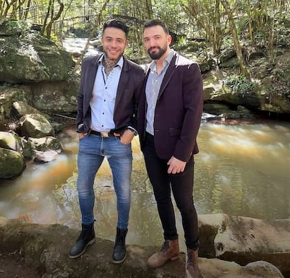 Alejandro y Julián siguen casados