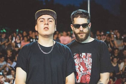 Alejo Acosta (a la izquierda) y Muphasa (a la derecha)