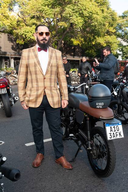 Alejo Aguirre, lookeado para la ocasión