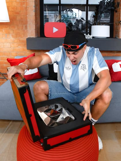 Alejo empezó con la creación de contenido después de abandonar su carrera de Arquitectura