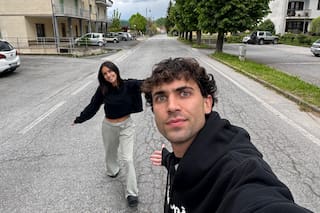 Son argentinos y se fueron a vivir al pueblo en medio de la montaña que es el más chico del mundo