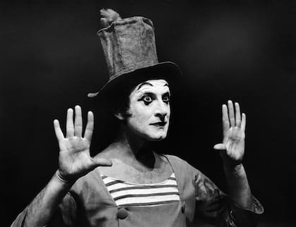 (ALEMANIA) Marcel Marceau, actor, pantomima, Francia- en el escenario del Theatre des Westens, Berlín (Foto por Wieczorek/ullstein bild via Getty Images)