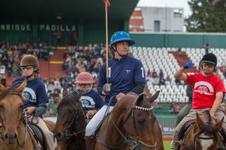 Sebastián Estevanez debutó como jugador de polo entre los grandes