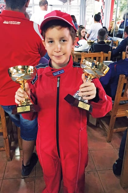 Alentado por sus padres, en 2017 dio sus primeros pasos en el automovilismo y debutó en el circuito de karting y salió tercero en la categoría Pre Junior de la Copa TBR.