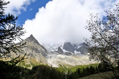 El glaciar amenaza especialmente a Courmayeur, una localidad de la región de la Valle d’Aosta, a los pies del Monte Blanco